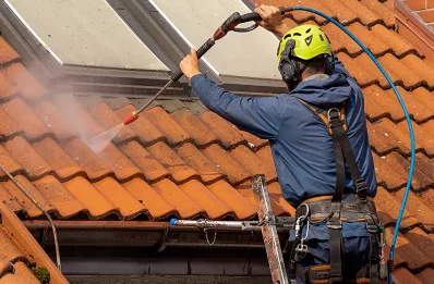 Démoussage et hydrofuge de toiture à Escles